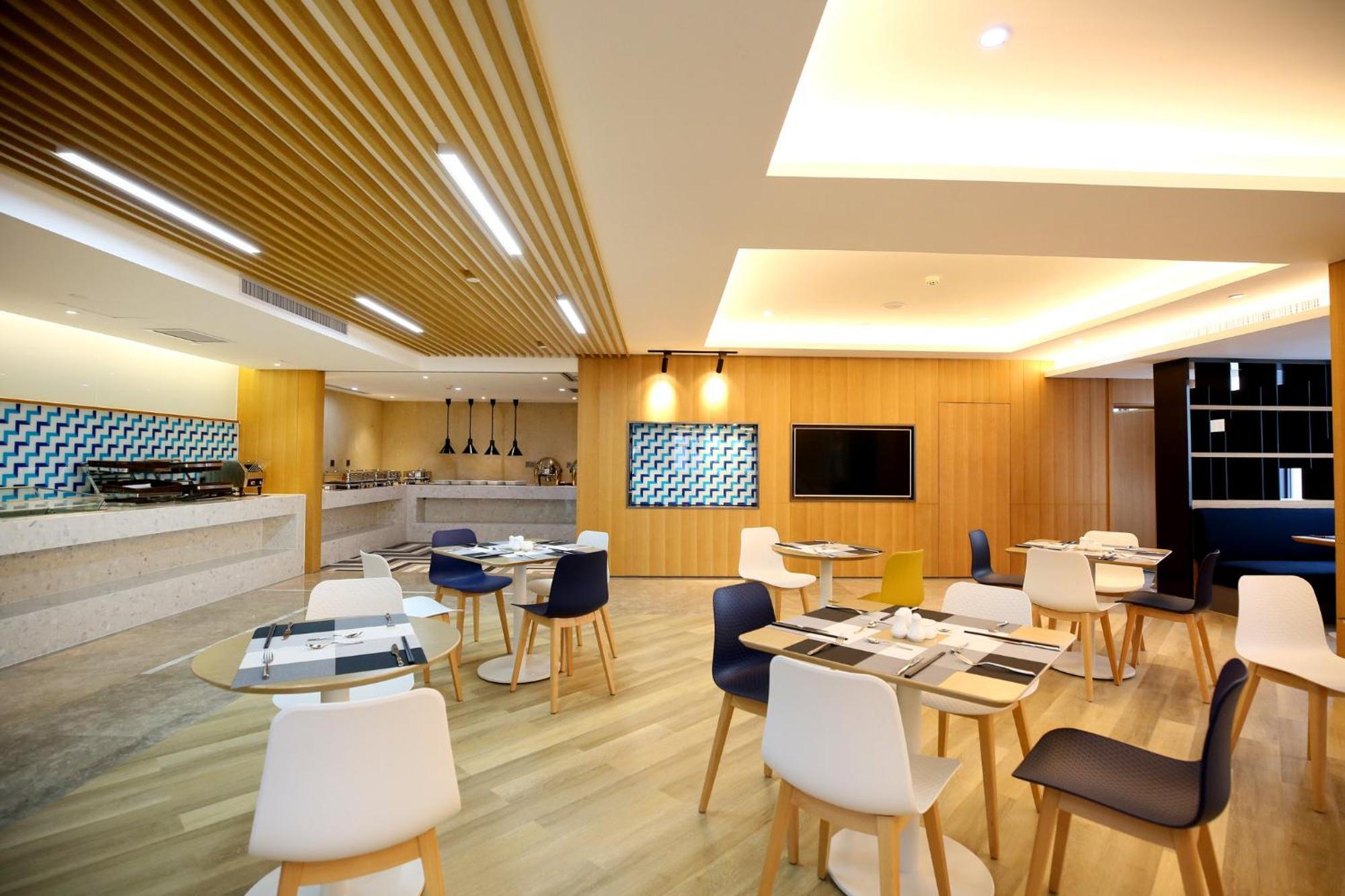 Holiday Inn Express Chengdu North Railway Station By Ihg - Near Panda Base, Near Chunxi Road Exterior photo